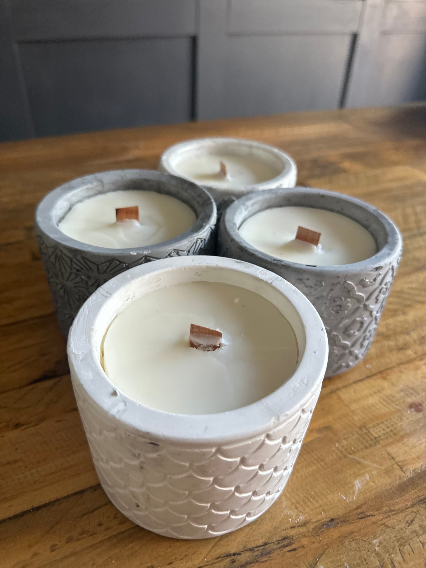 Luxury grey Ceramic Candle with Wooden Wick – Strong Scent & Crackling Burn