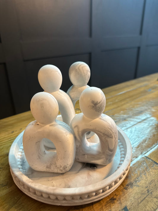 Family of 4 ornaments with tray