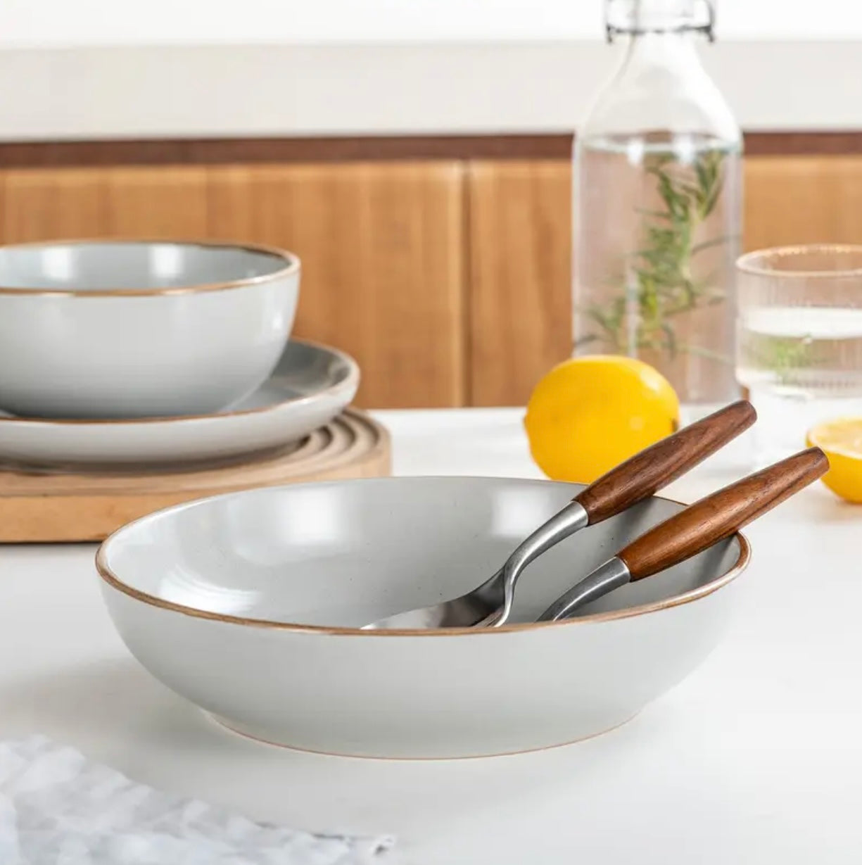 Elegant Grey 16-Piece Dinnerware Set - Premium Ceramic Plates and Bowls