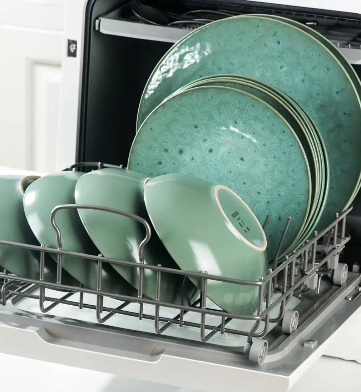 Green 16-Piece Stoneware Dinner Set – Stylish Modern Dinnerware for 4