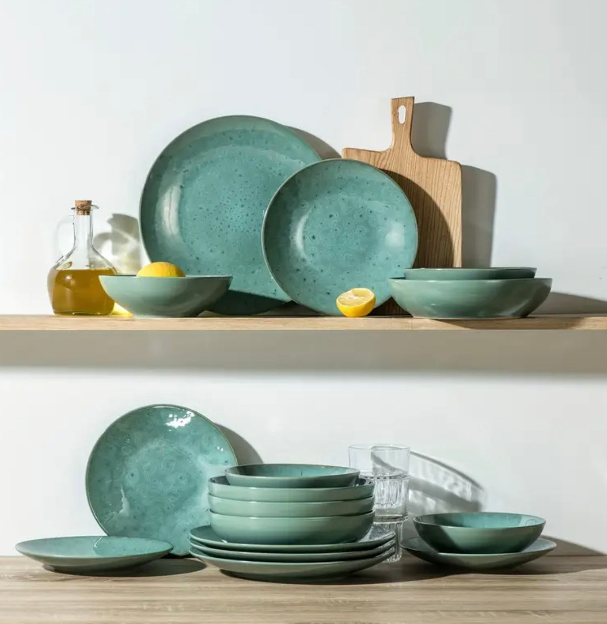 Green 16-Piece Stoneware Dinner Set – Stylish Modern Dinnerware for 4