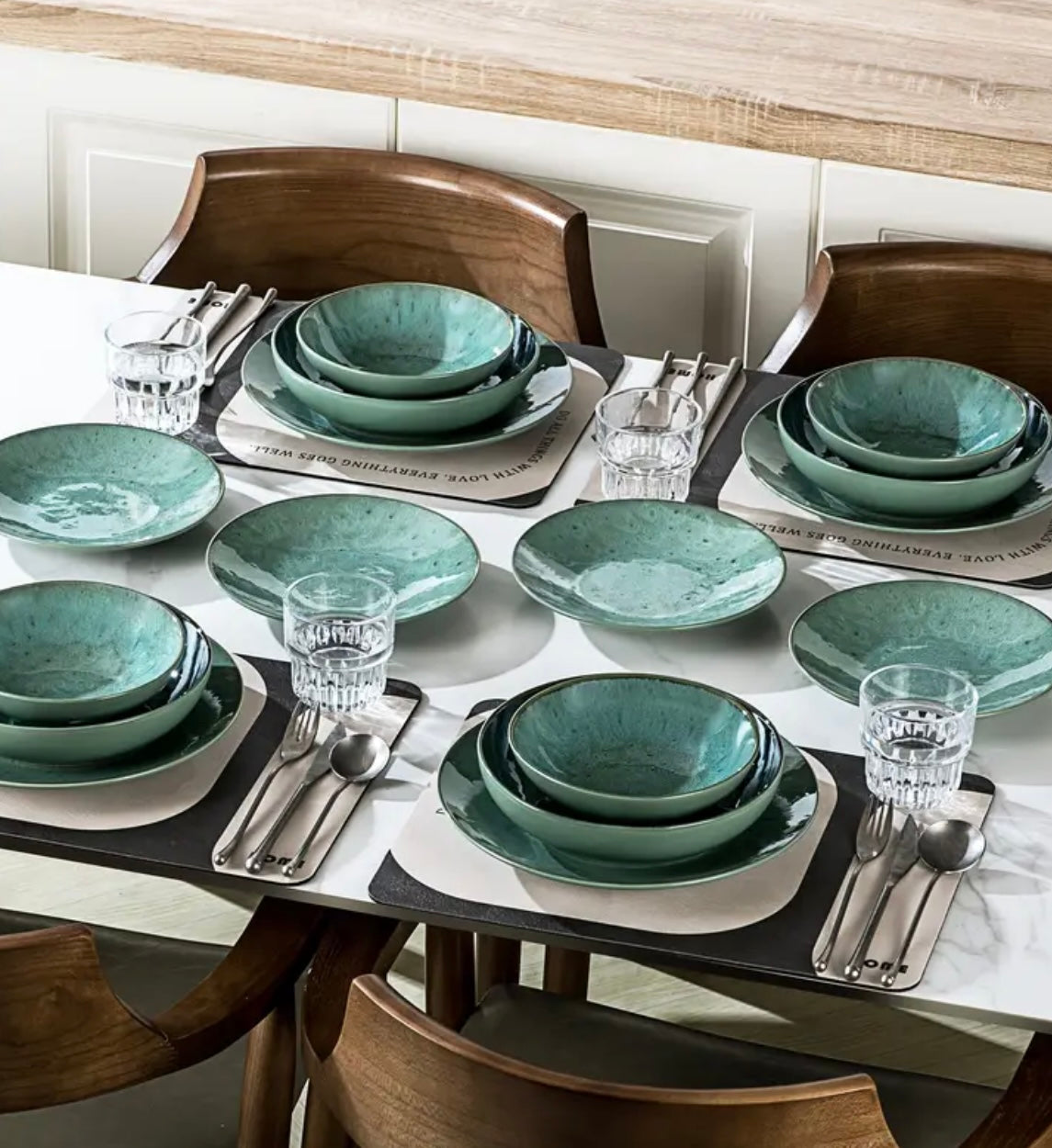 Green 16-Piece Stoneware Dinner Set – Stylish Modern Dinnerware for 4