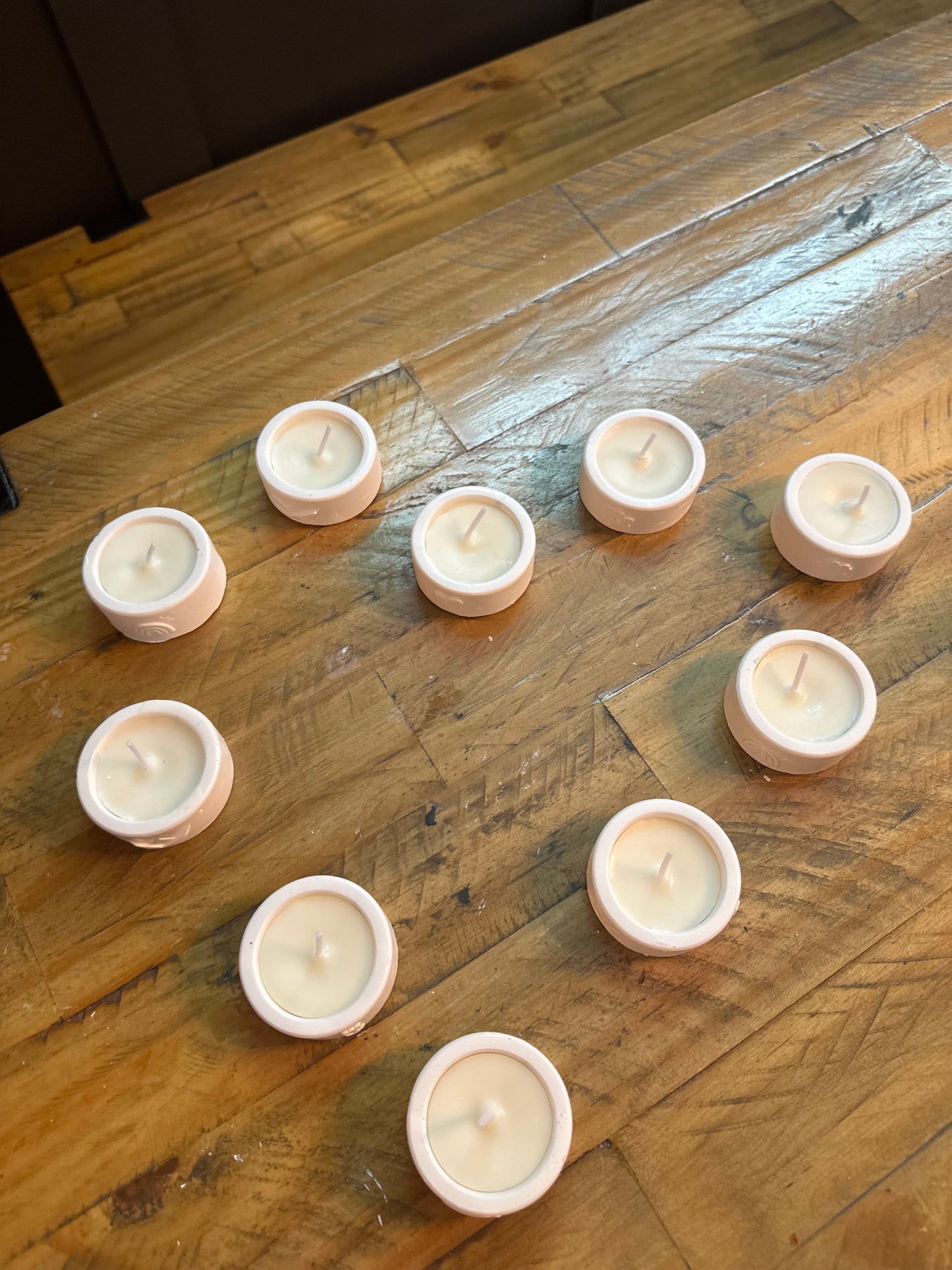 Pack of 10 strong scented luxury tea light candles