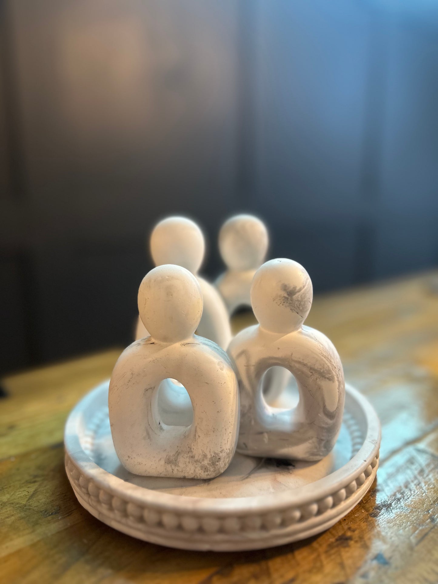 Family of 4 ornaments with tray