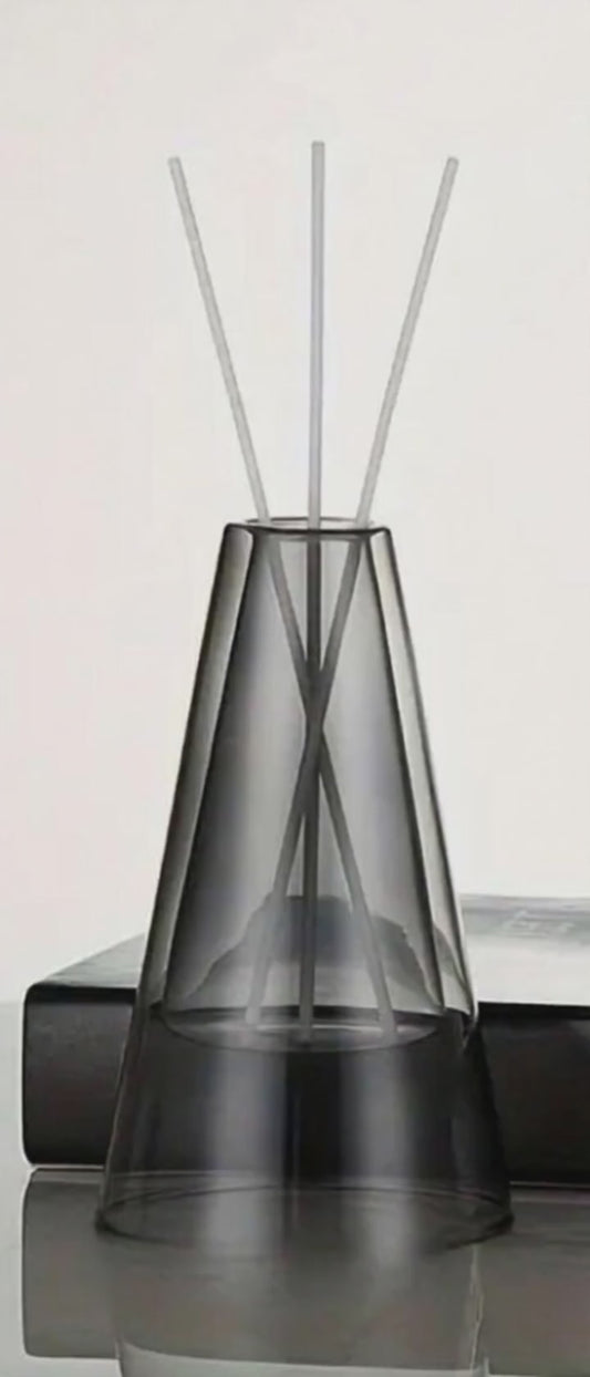 Minimalist Glass Reed Diffuser Bottle – 178ml Clear Cone-Shaped Fragrance Vessel for Home or Office Aromatherapy